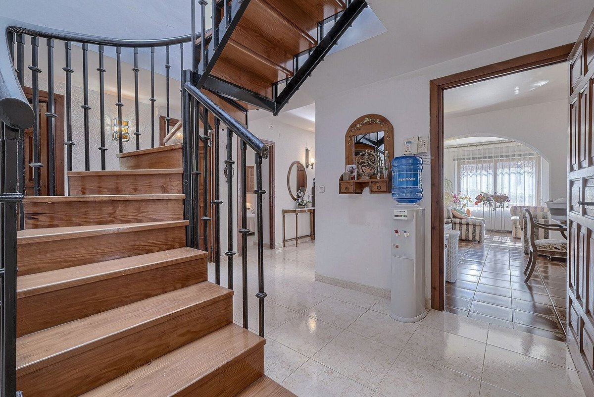 6 Bed Detached Villa in Elviria
