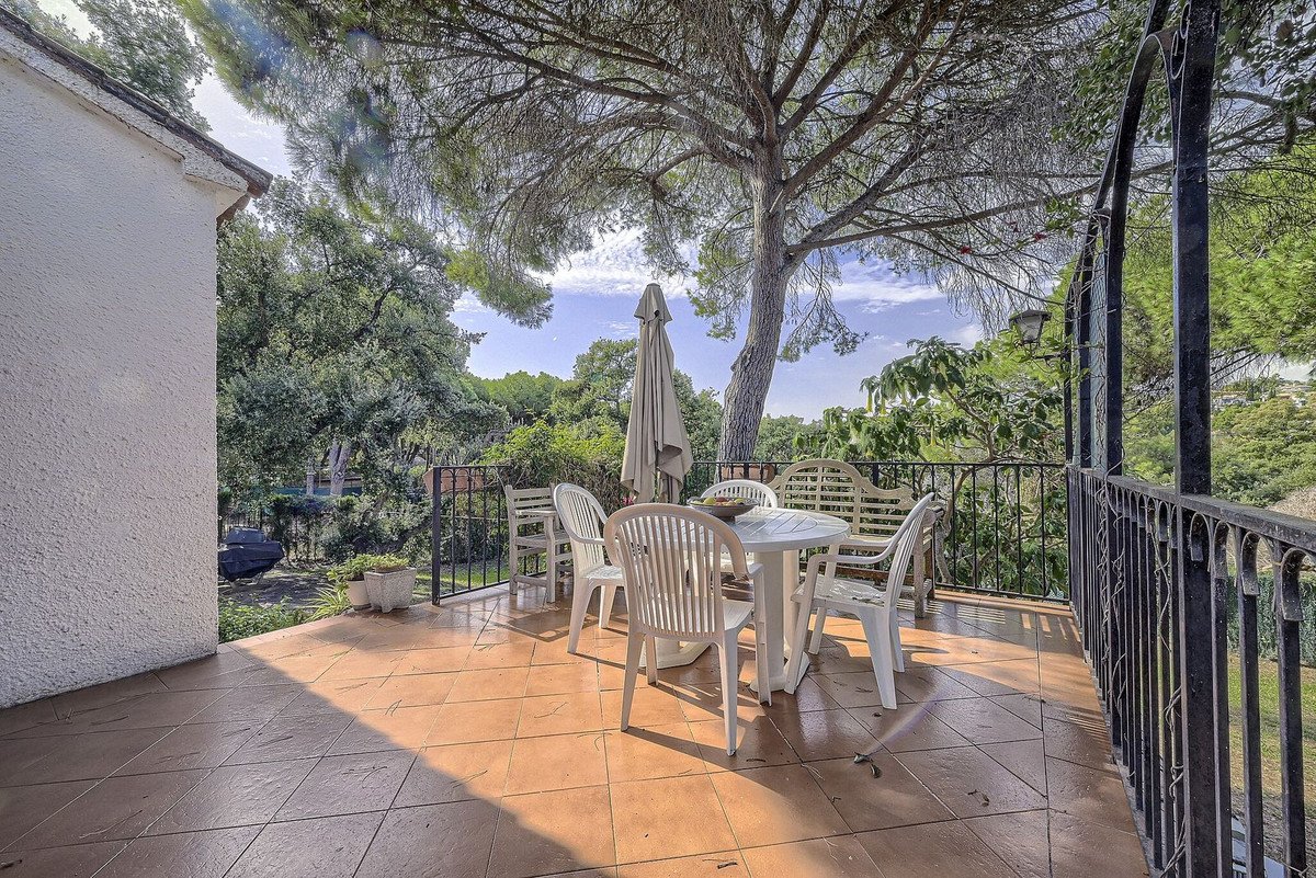 6 Bed Detached Villa in Elviria