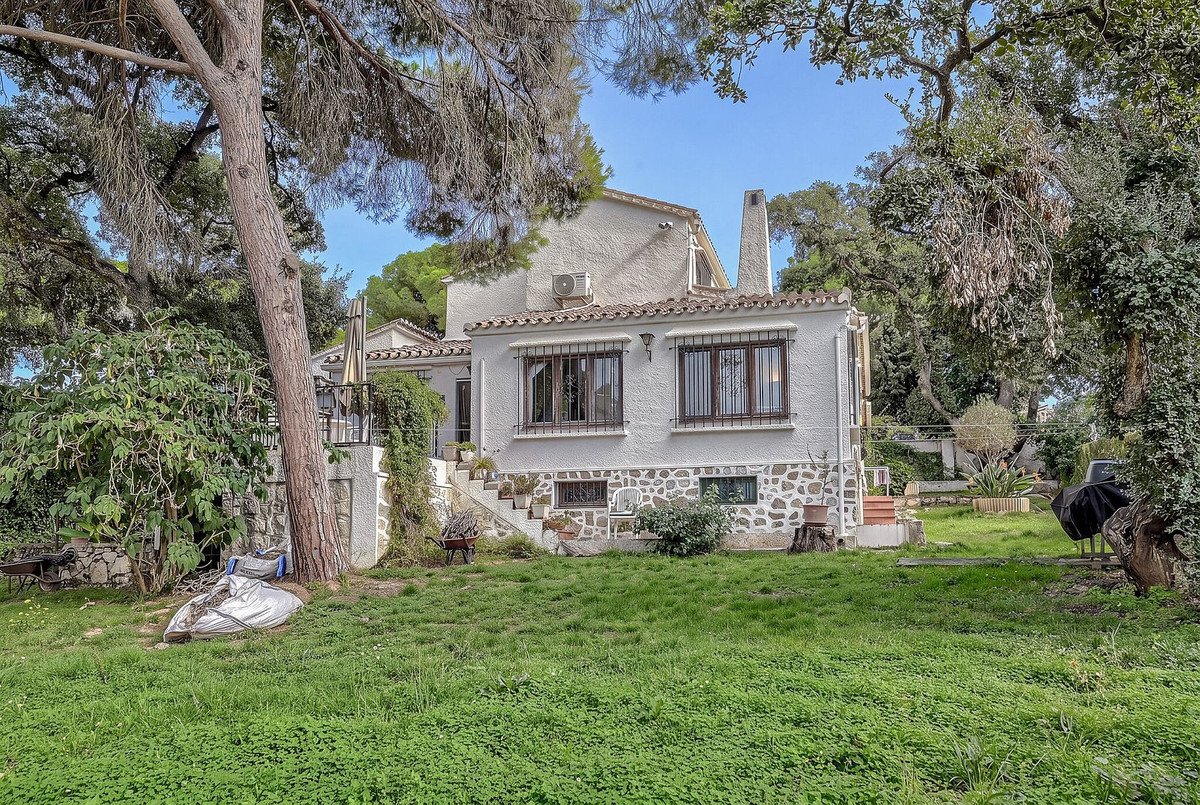 6 Bed Detached Villa in Elviria