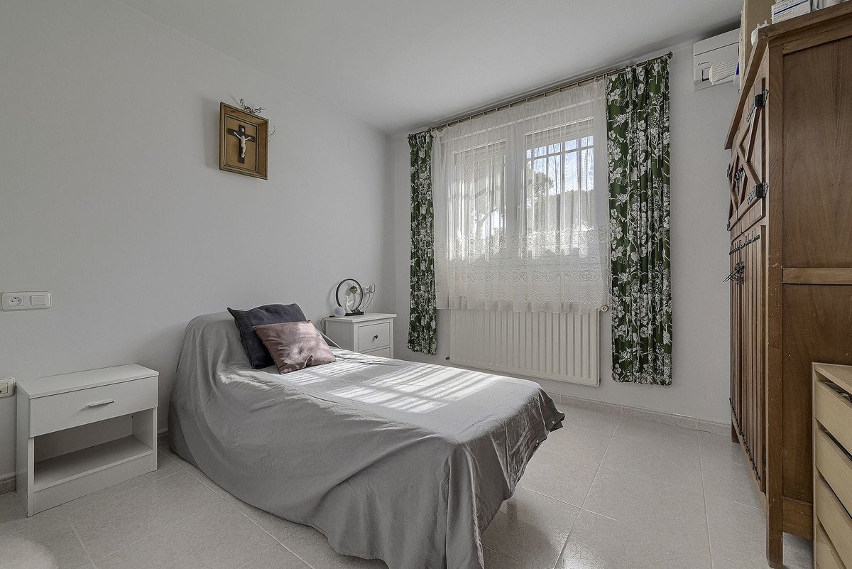 6 Bed Detached Villa in Elviria