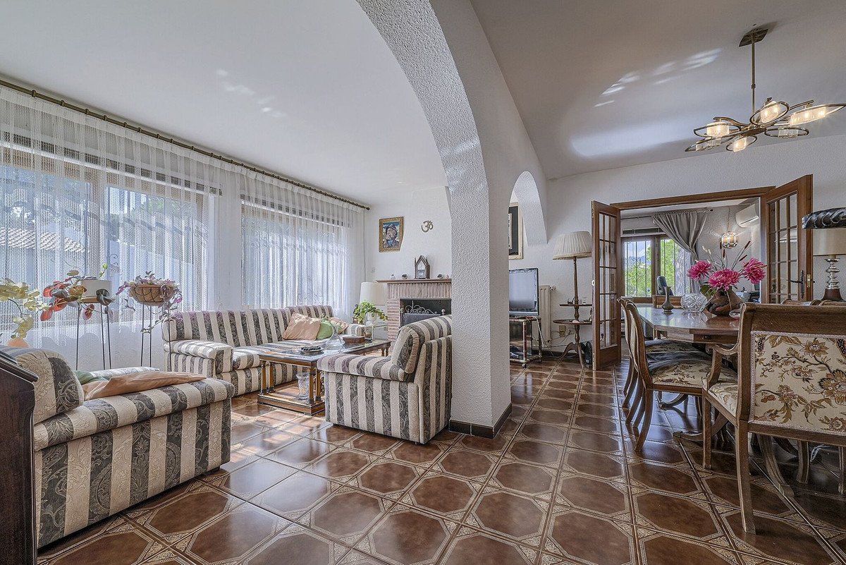 6 Bed Detached Villa in Elviria