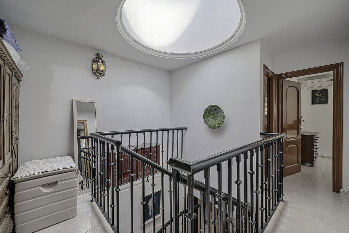 6 Bed Detached Villa in Elviria