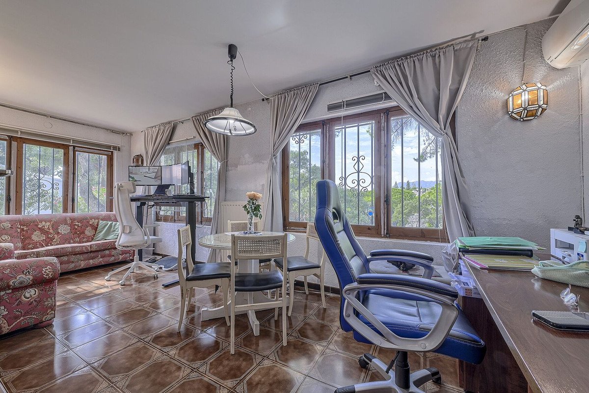 6 Bed Detached Villa in Elviria