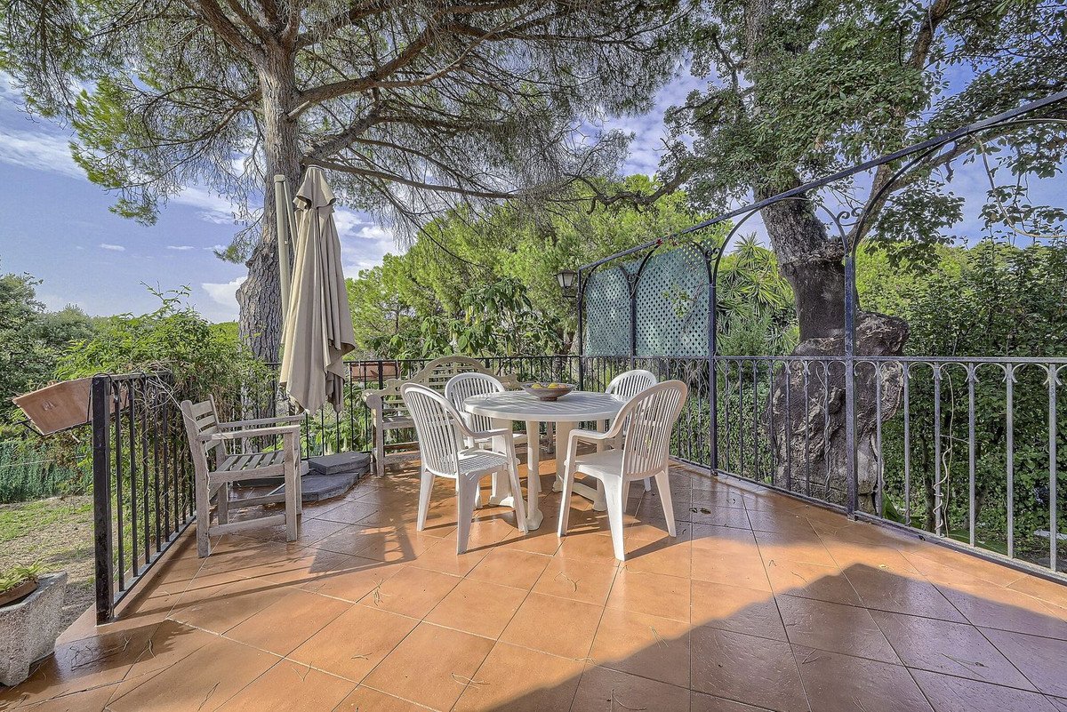 6 Bed Detached Villa in Elviria
