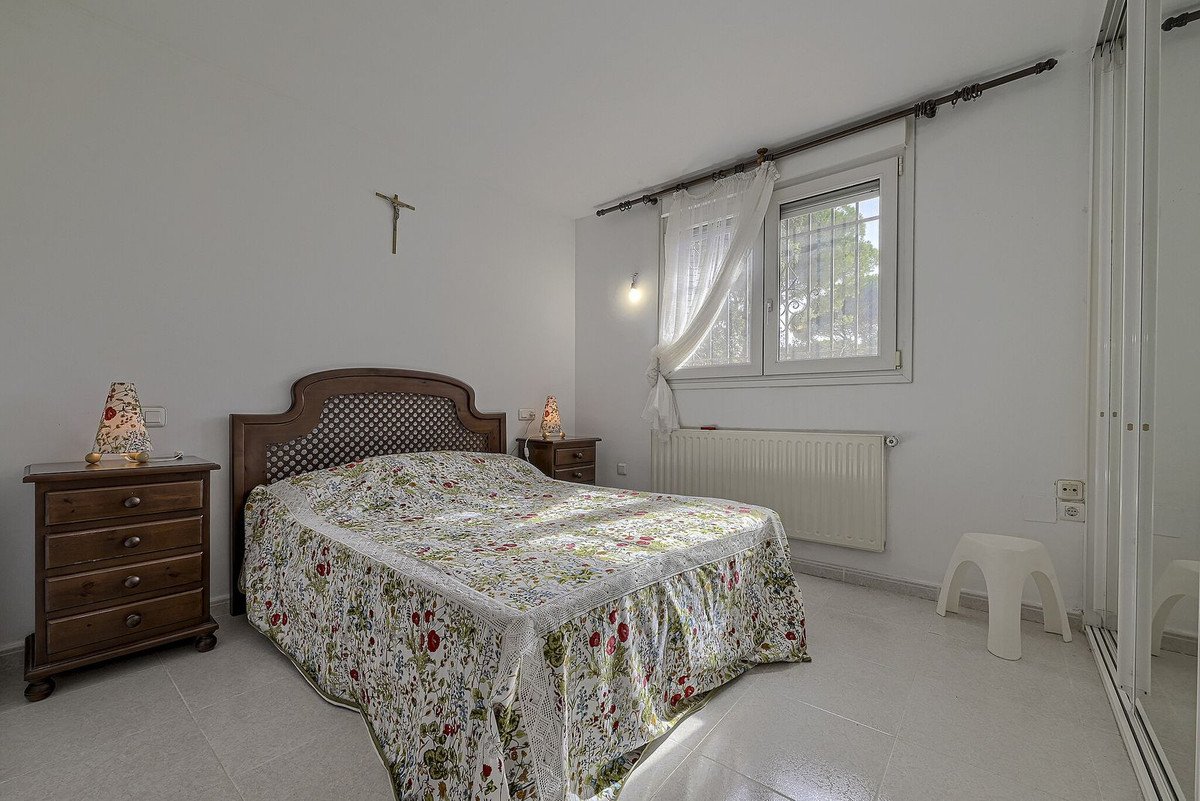 6 Bed Detached Villa in Elviria