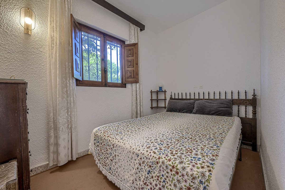 6 Bed Detached Villa in Elviria