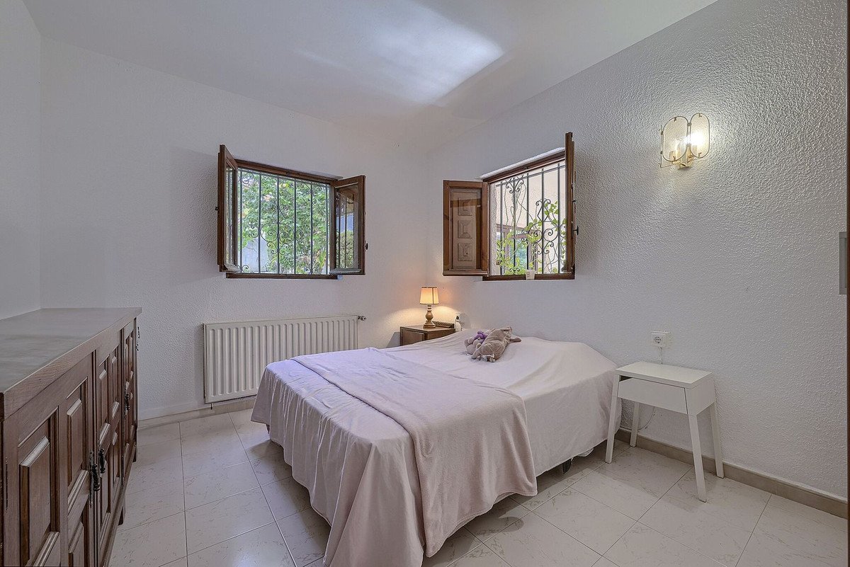 6 Bed Detached Villa in Elviria
