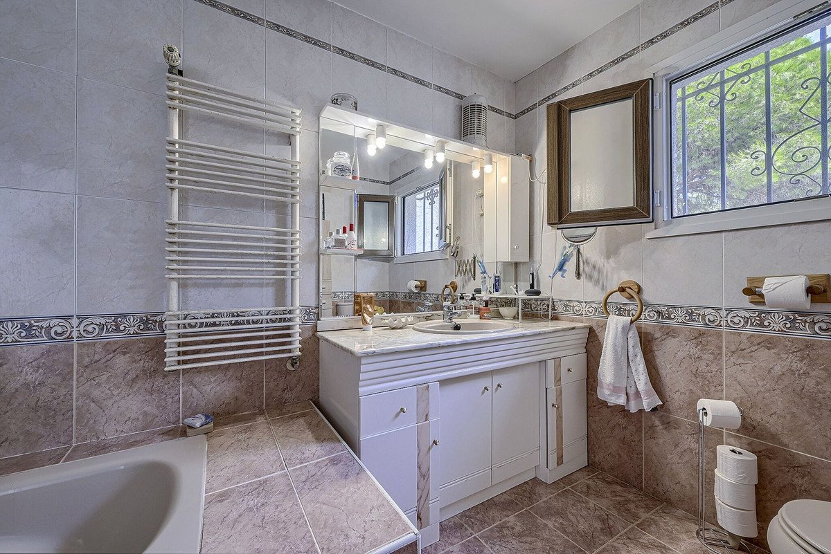 6 Bed Detached Villa in Elviria