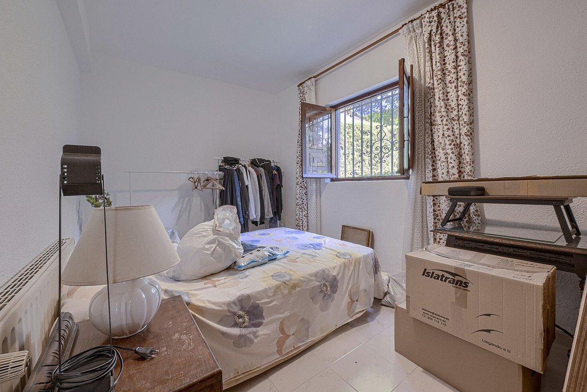 6 Bed Detached Villa in Elviria