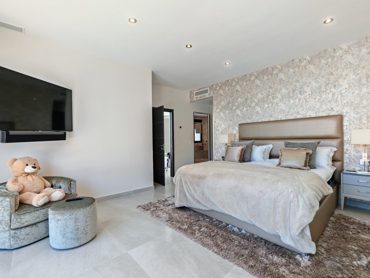5 Bed Detached Villa in El Rosario
