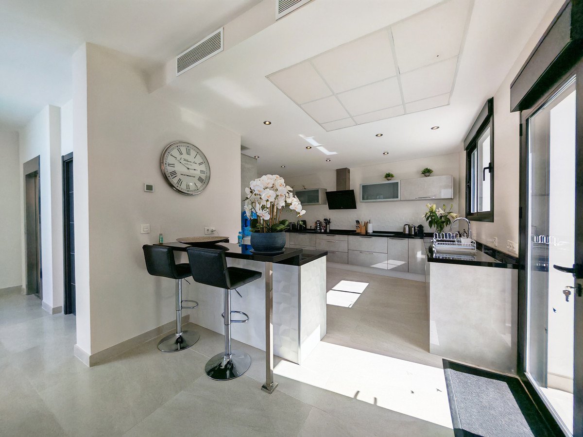 5 Bed Detached Villa in El Rosario