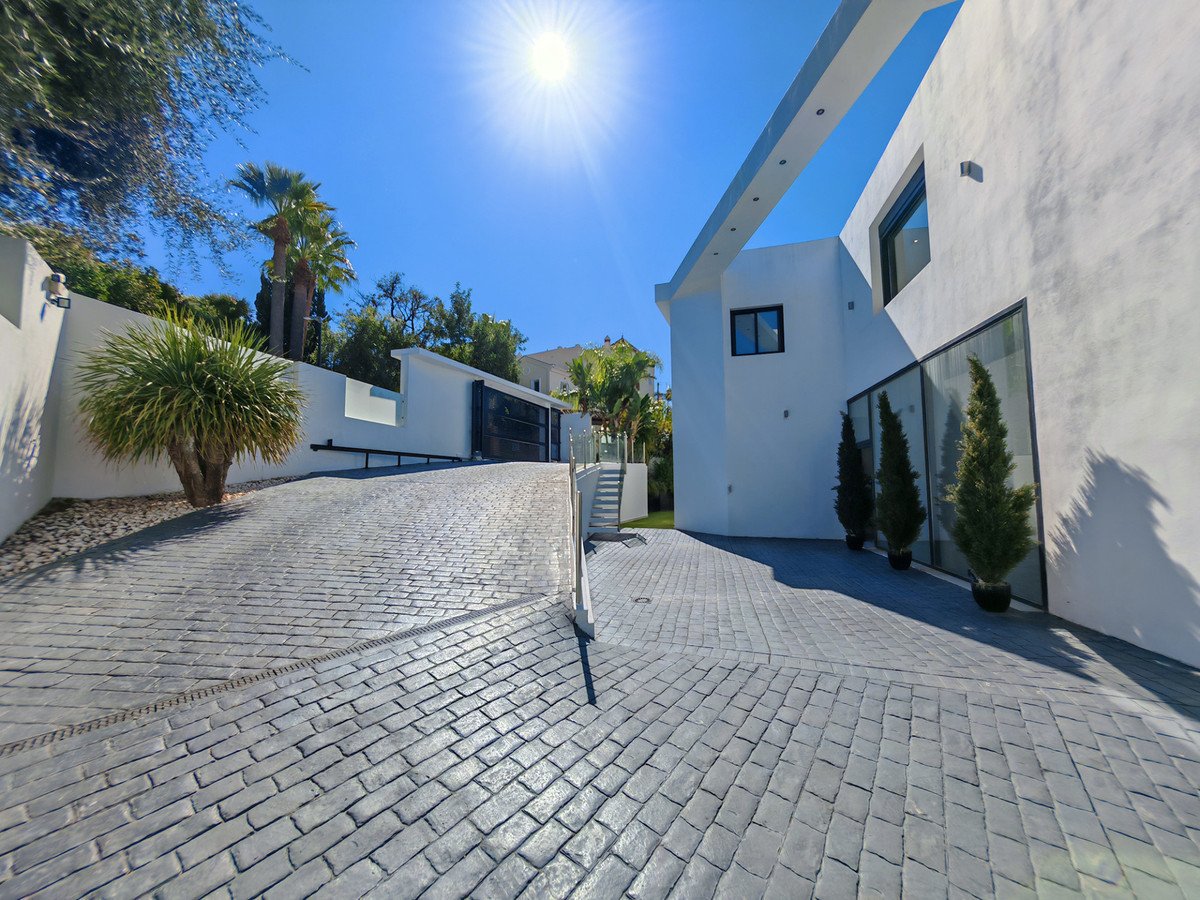 5 Bed Detached Villa in El Rosario