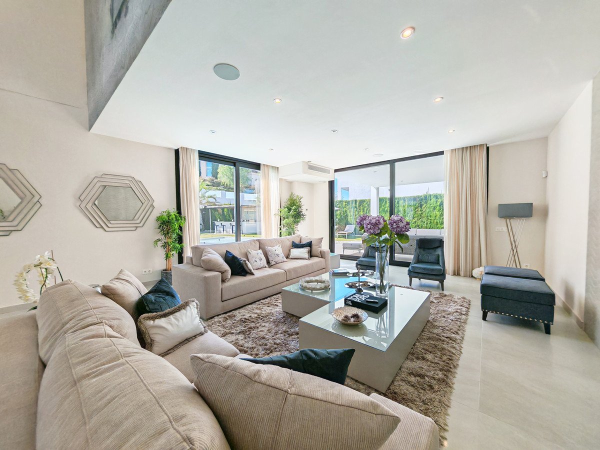 5 Bed Detached Villa in El Rosario