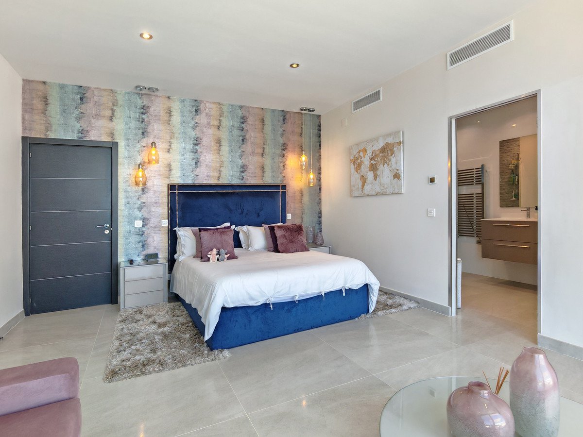 5 Bed Detached Villa in El Rosario