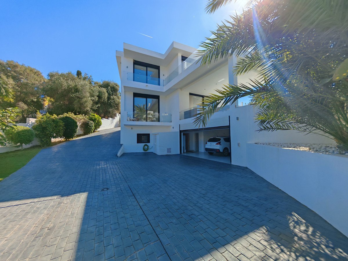 5 Bed Detached Villa in El Rosario