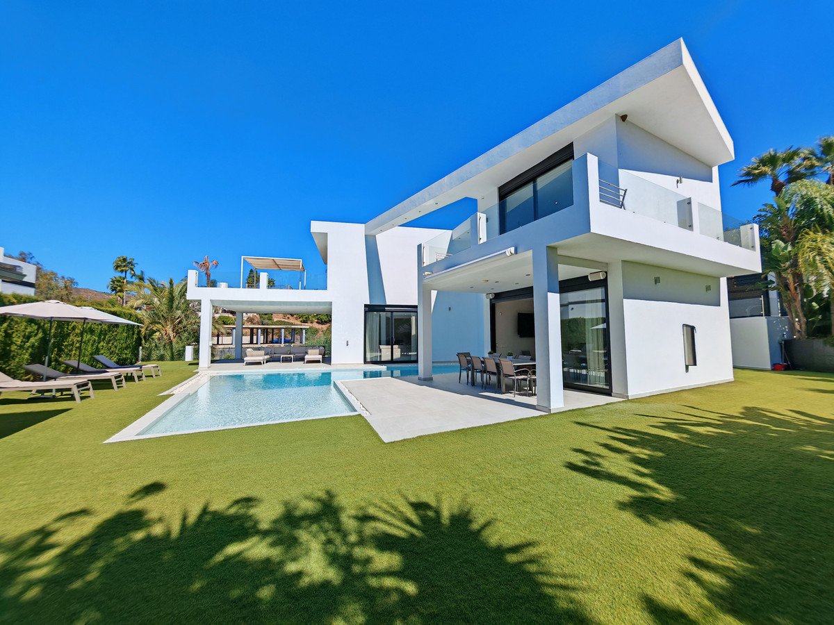 5 Bed Detached Villa in El Rosario