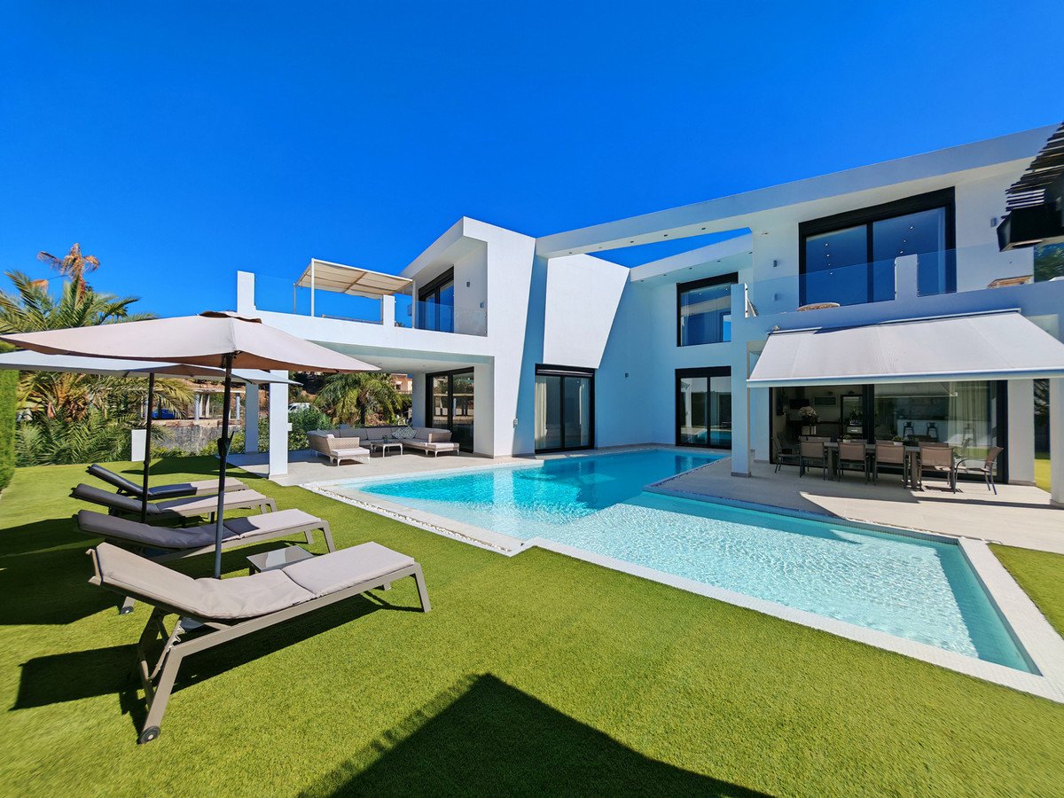 5 Bed Detached Villa in El Rosario