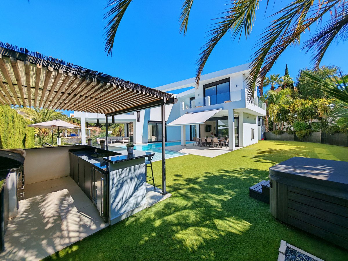5 Bed Detached Villa in El Rosario