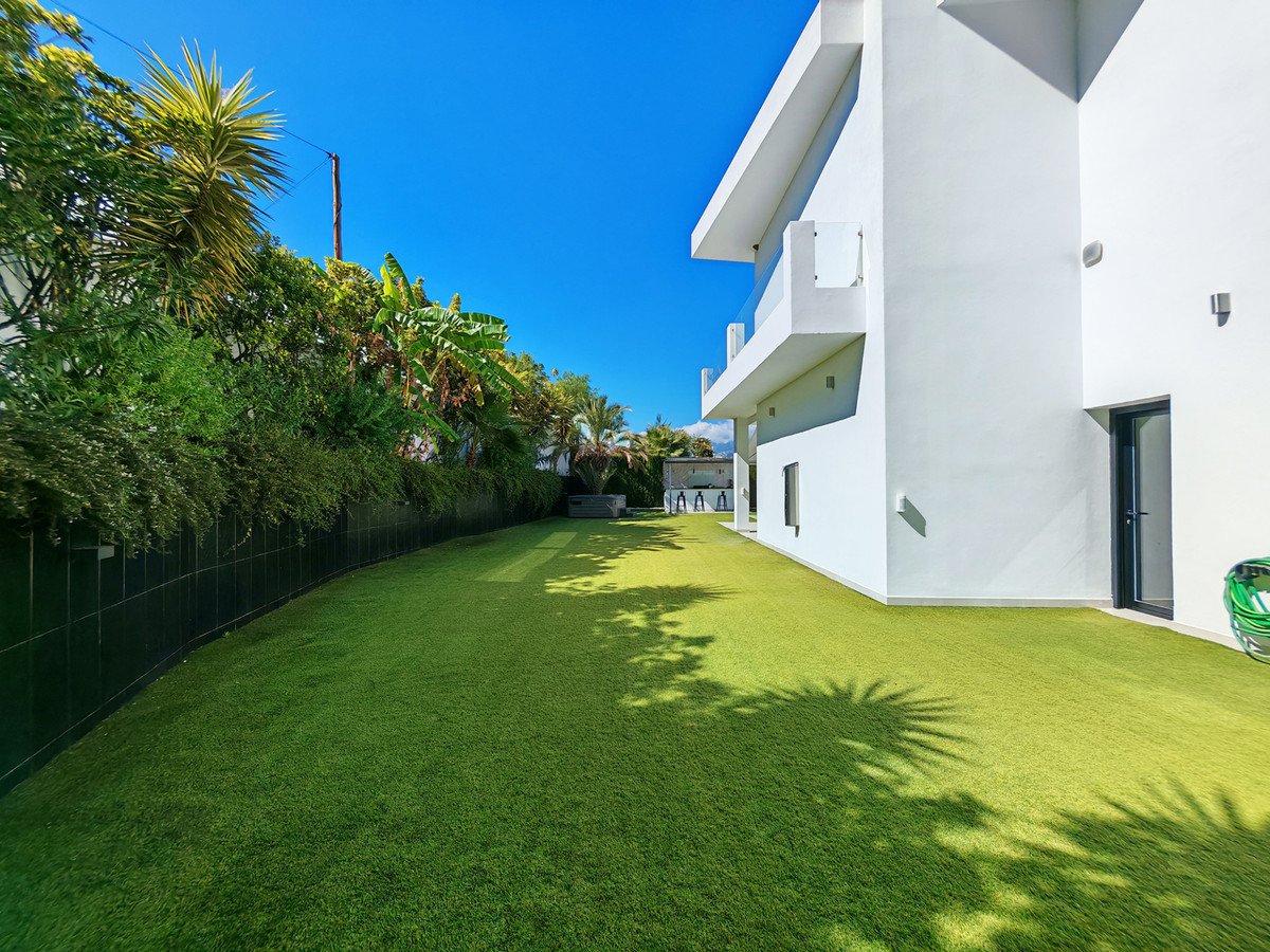5 Bed Detached Villa in El Rosario