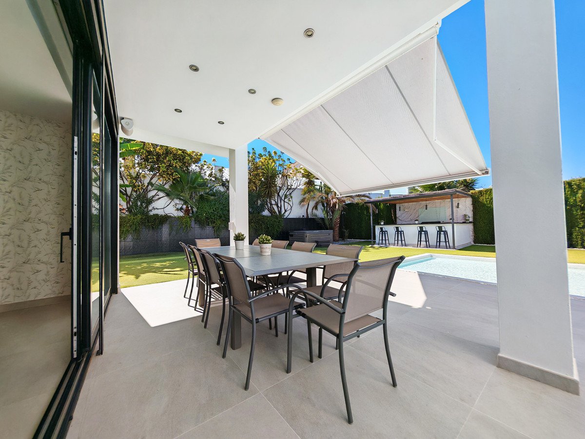 5 Bed Detached Villa in El Rosario