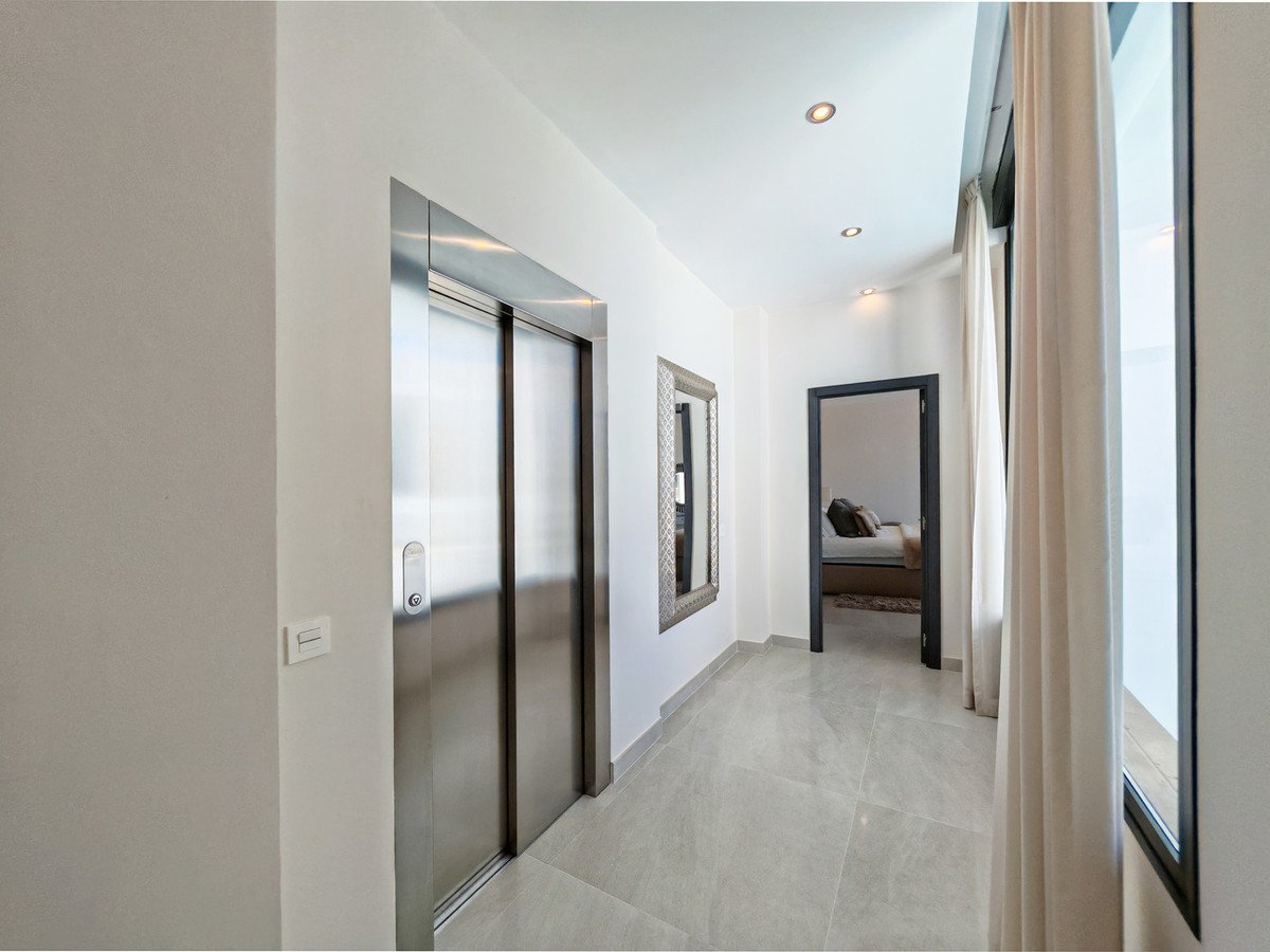 5 Bed Detached Villa in El Rosario