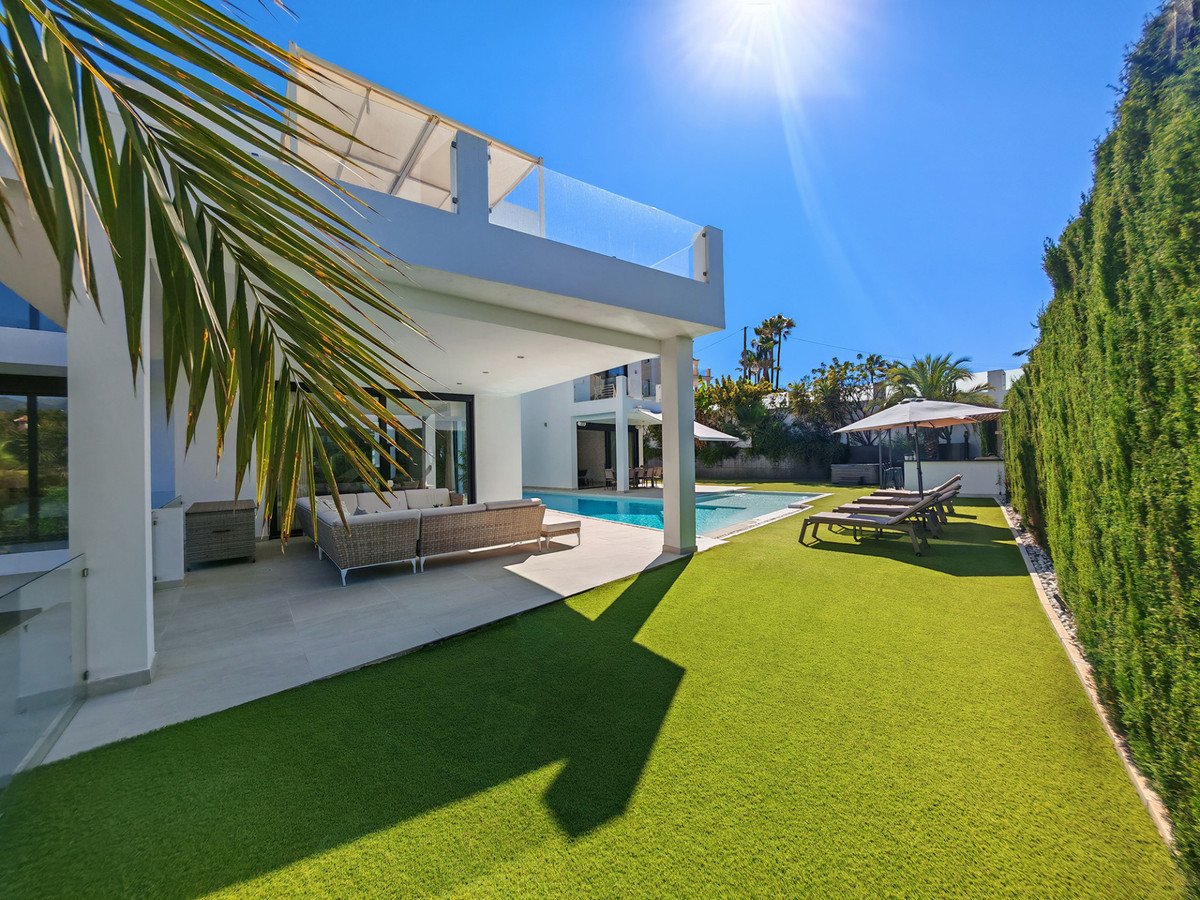 5 Bed Detached Villa in El Rosario