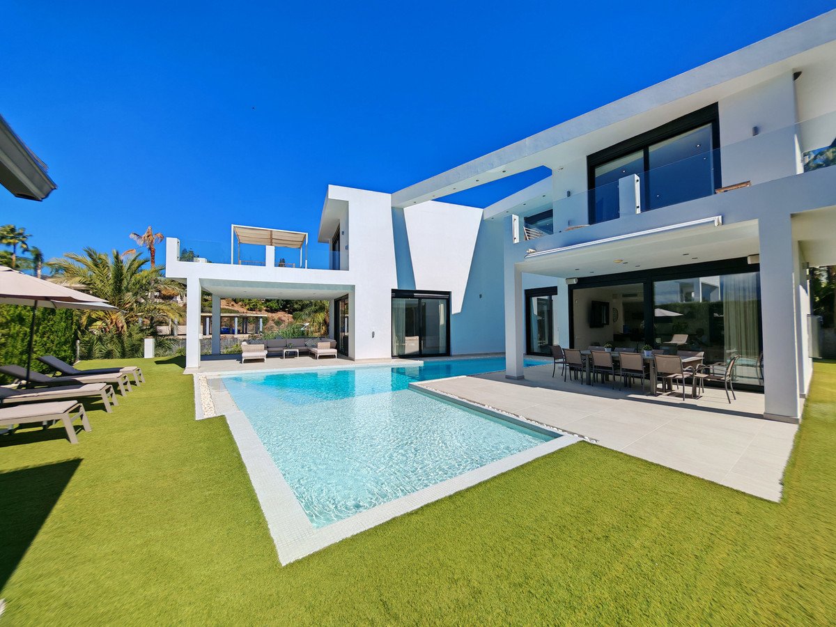 5 Bed Detached Villa in El Rosario