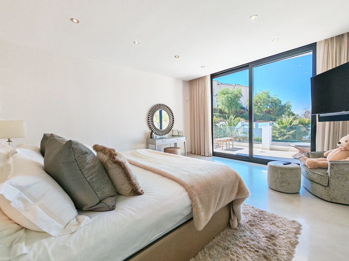 5 Bed Detached Villa in El Rosario
