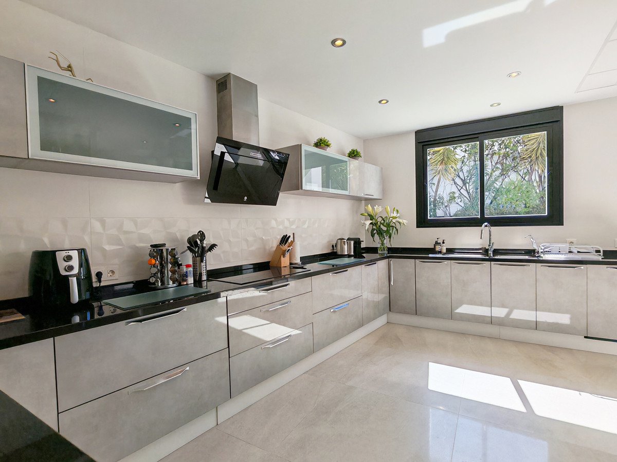 5 Bed Detached Villa in El Rosario