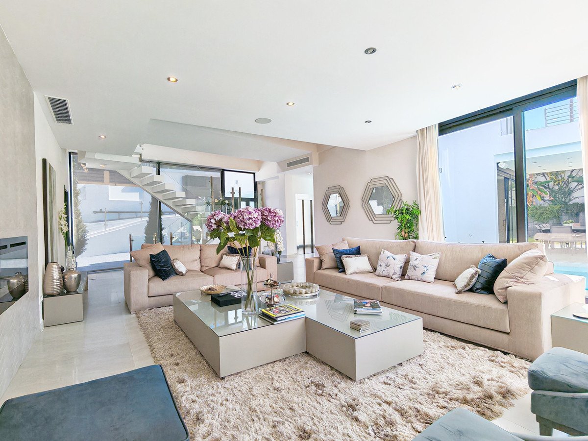 5 Bed Detached Villa in El Rosario