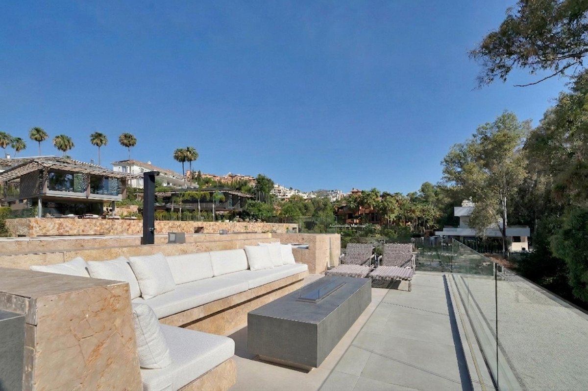 6 Bed Detached Villa in Marbella