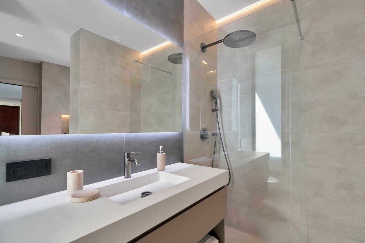 6 Bed Detached Villa in Marbella
