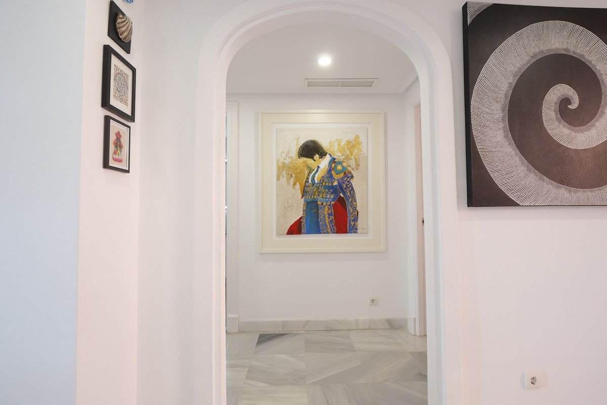 2 Bed Middle Floor Apartment in Cabopino