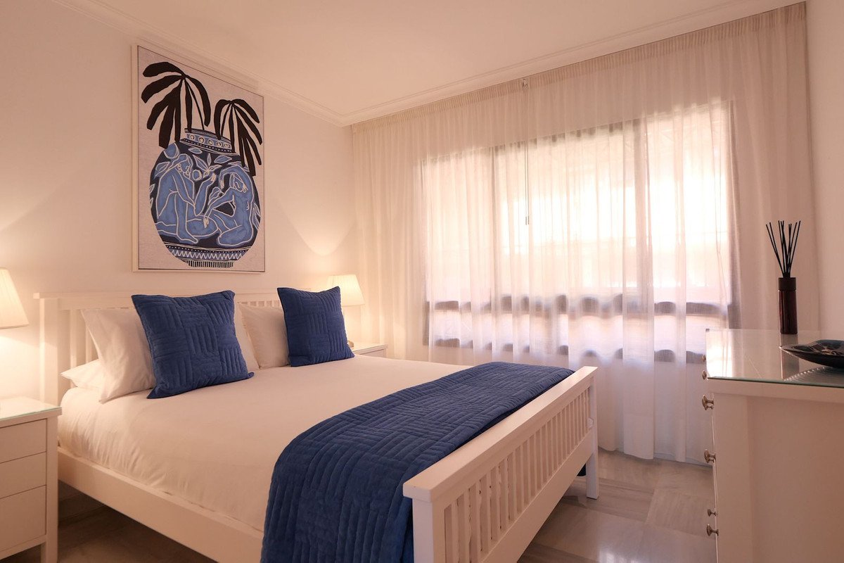 2 Bed Middle Floor Apartment in Cabopino