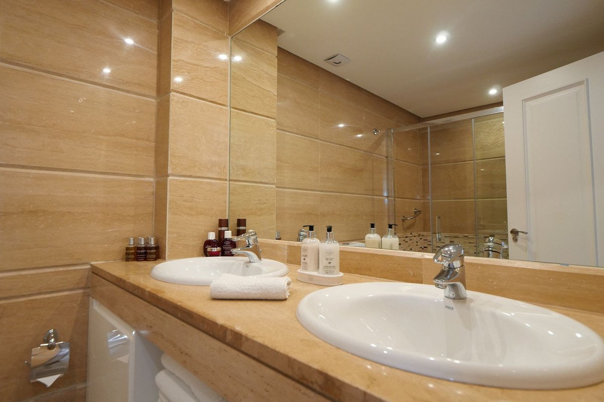 2 Bed Middle Floor Apartment in Cabopino