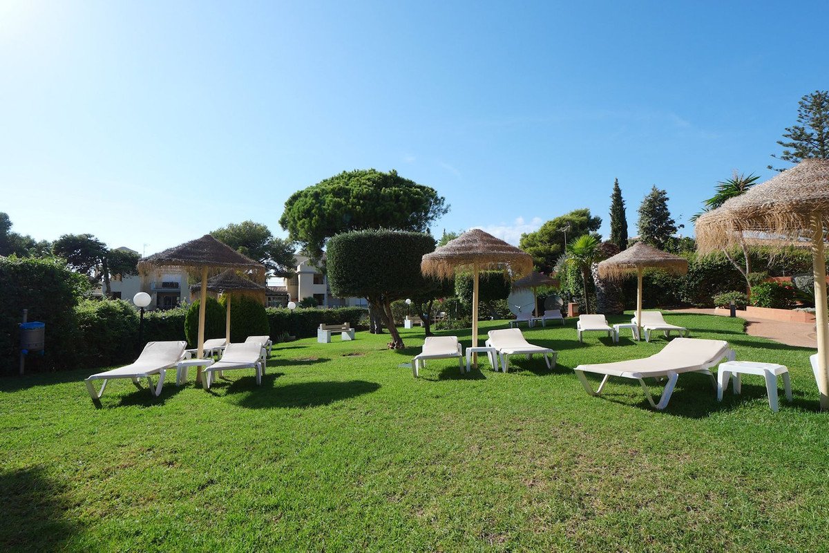 2 Bed Middle Floor Apartment in Cabopino