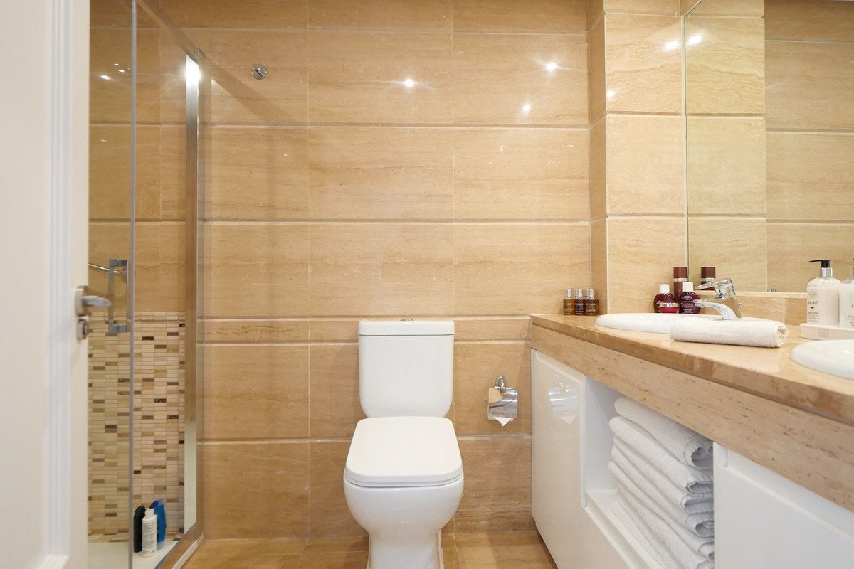 2 Bed Middle Floor Apartment in Cabopino
