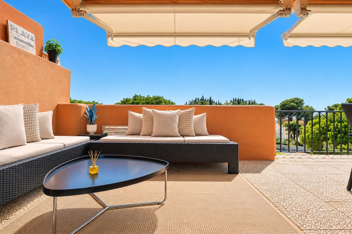 2 Bed Middle Floor Apartment in Cabopino