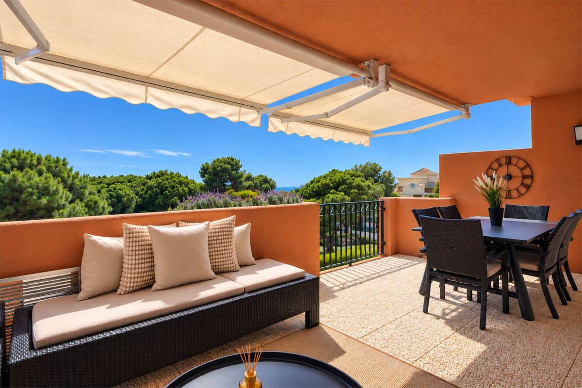 2 Bed Middle Floor Apartment in Cabopino