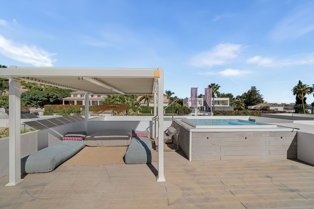 5 Bed Detached Villa in Nueva Andalucía