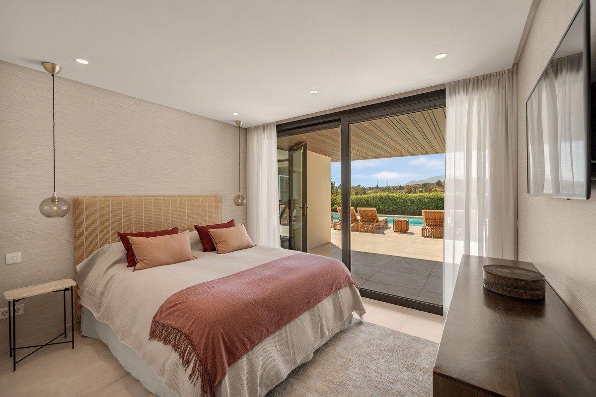 5 Bed Detached Villa in Nueva Andalucía