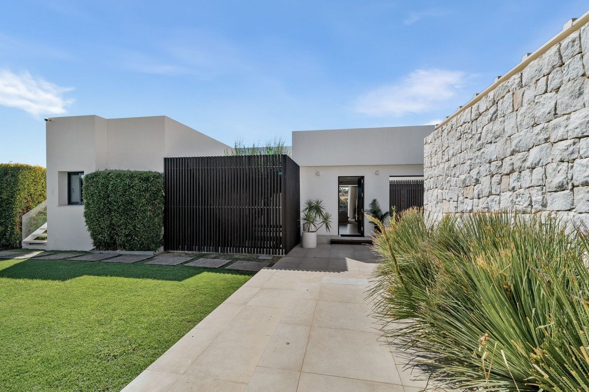 5 Bed Detached Villa in Nueva Andalucía