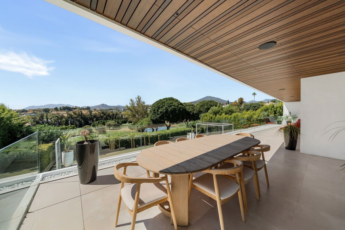 5 Bed Detached Villa in Nueva Andalucía