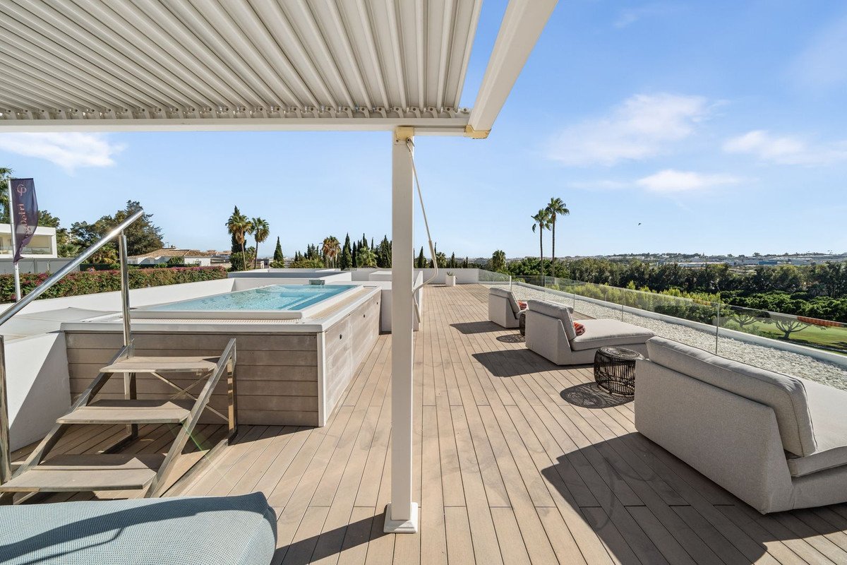 5 Bed Detached Villa in Nueva Andalucía