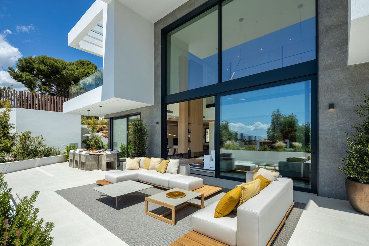 6 Bed Detached Villa in Río Real