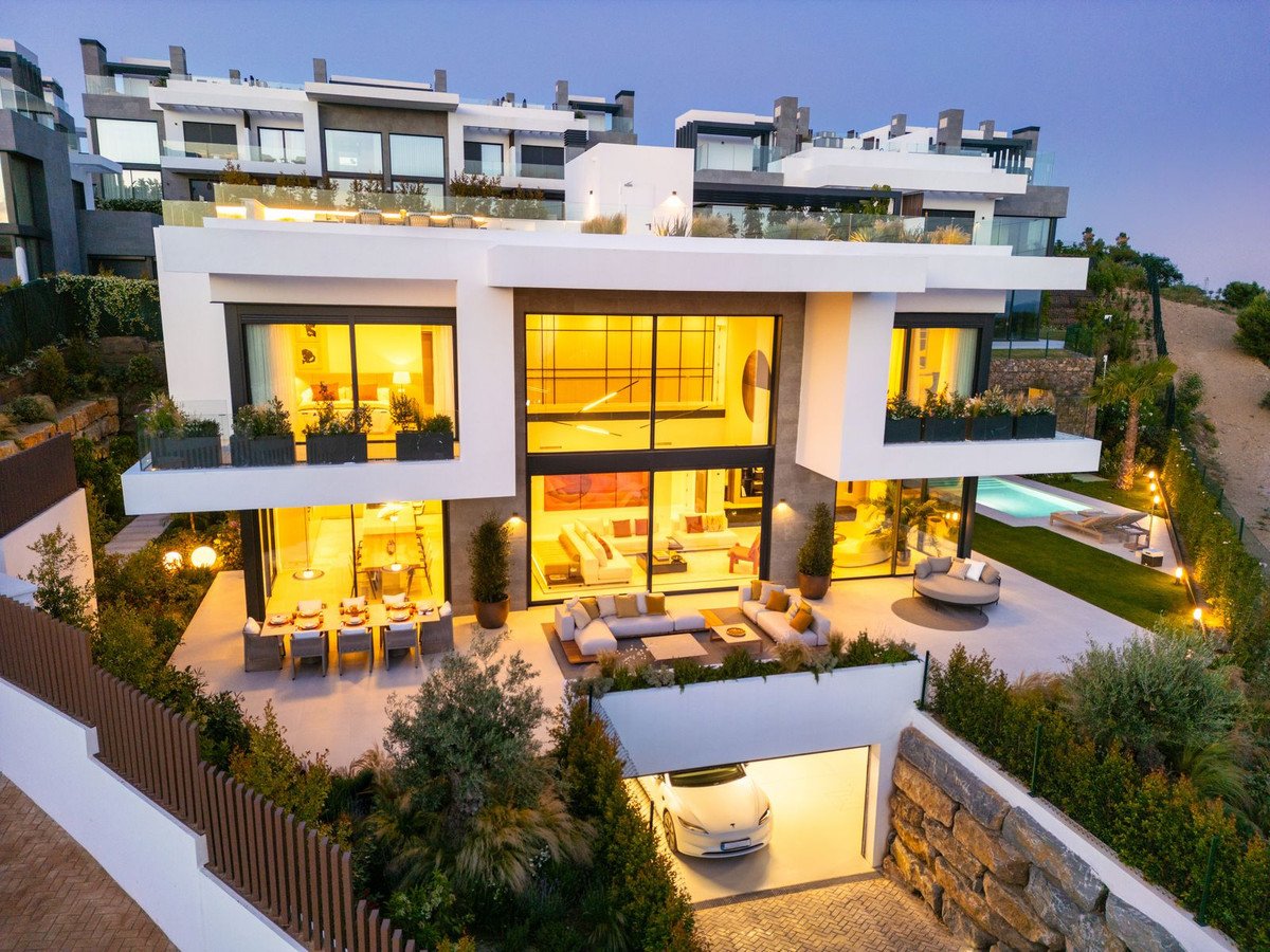 6 Bed Detached Villa in Río Real
