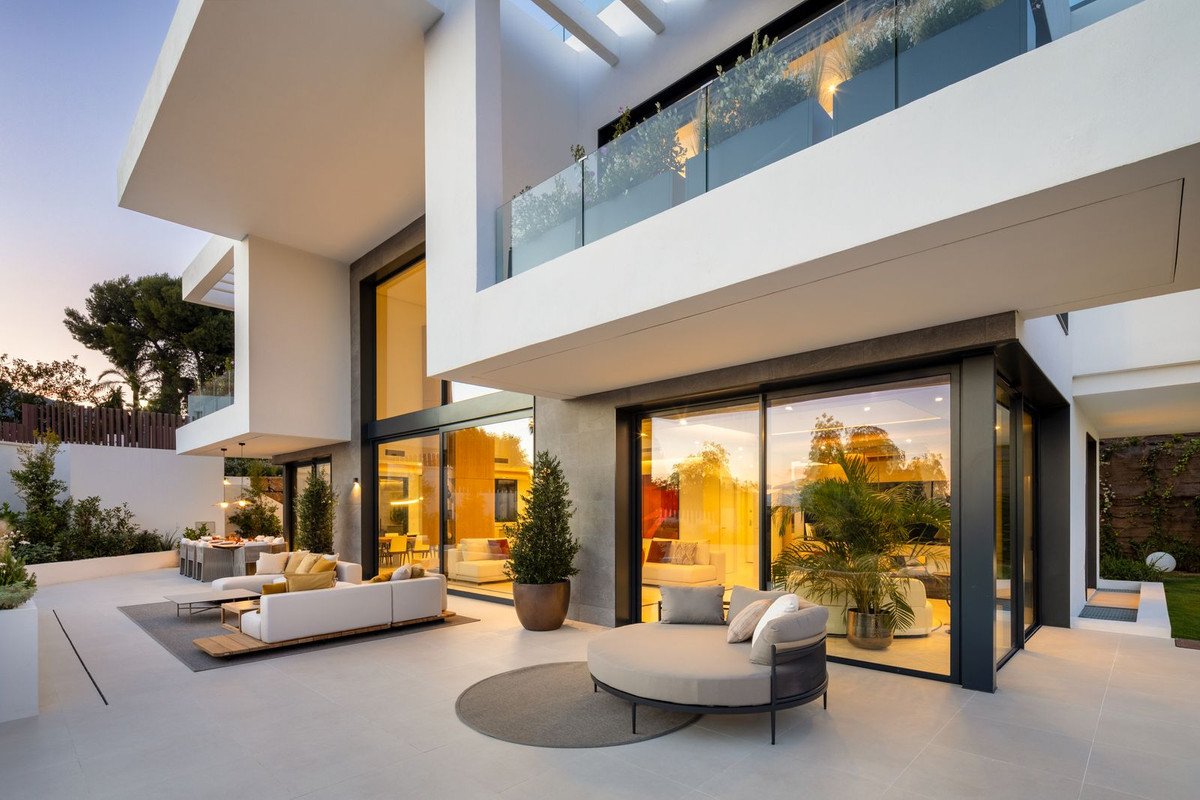 6 Bed Detached Villa in Río Real