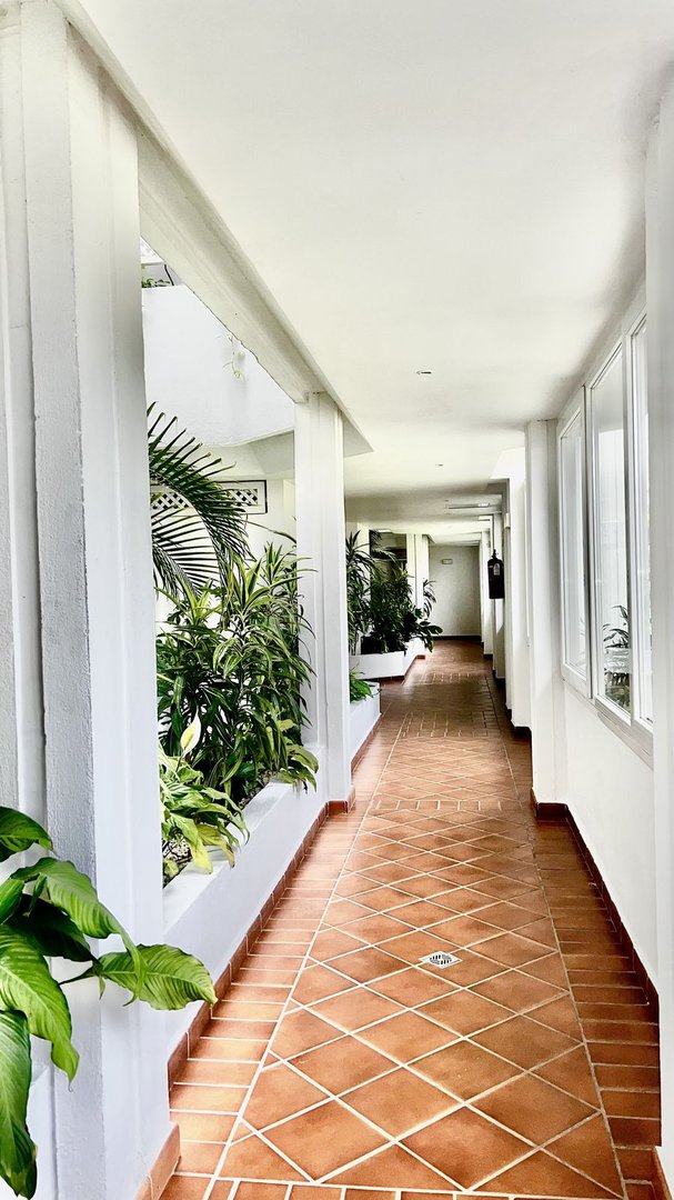 2 Bed Middle Floor Apartment in Puerto Banús
