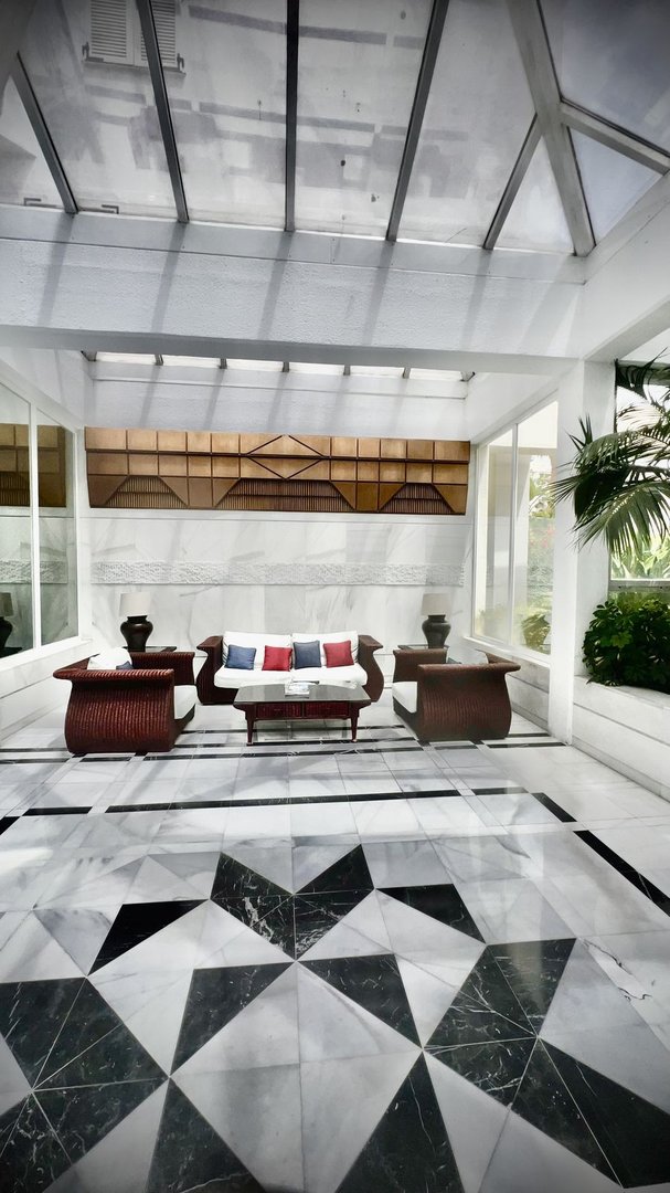 2 Bed Middle Floor Apartment in Puerto Banús