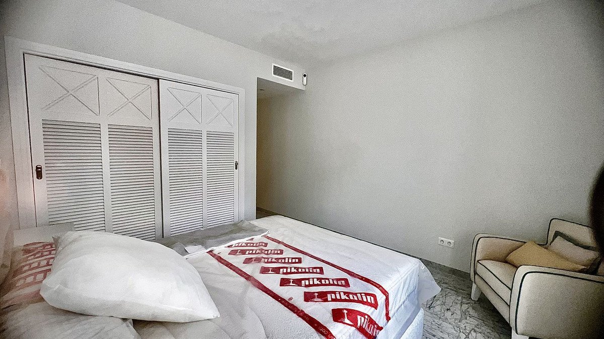 2 Bed Middle Floor Apartment in Puerto Banús